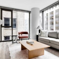 Loop 1BR w Gym Pool Lounge 1 block from L CHI-698