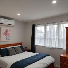 Explore Auckland's Hidden Gem - Affordable Vacation Rental for Families & Groups - Your Quiet Stay Awaits