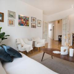 PALM TREE SUPERIOR APARTMENT - specially designed three-room apartment - top location right next to the beach and the center - beautiful terrace