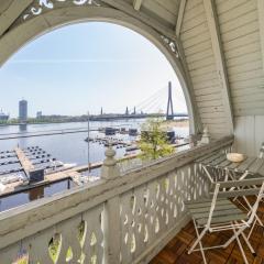 Riverside flat with a beautiful view over Rīga
