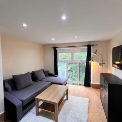 Lovely Split Level One Bedroom Apartment - Finchley Road