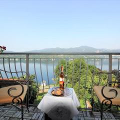 Giglio vista lago d'Orta con vasca idro