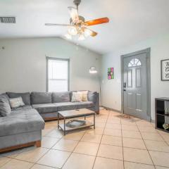 Rustic Bungalow In The Heart Of Orlando 3 Br 2 Ba