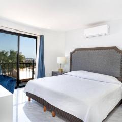 Sky & Ocean-View Suite In Heart of Cabo!