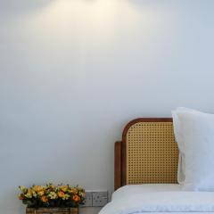 Bunny's Warm Penthouse by Comfy Sofy