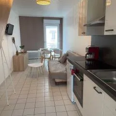 Eléonore, F2 en duplex avec cour commune et proche de la mer, 3