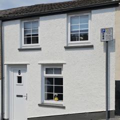 Cosy 1 bed cottage, free parking
