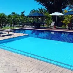 Apartamento Amplo com Varanda Aconchegante - 10 Min a Pé da Vila de Praia do Forte