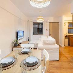 Coastal Inspired 2BR Condo I Fast Wi-Fi I Near BGC