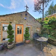 Rural Peak District retreat in Little Hayfield One bedroom self contained property Dogs welcome