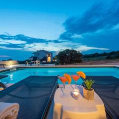 Sunset mood modern ap with a pool for 6