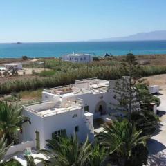 Studios Vrettos Beachfront Hotel