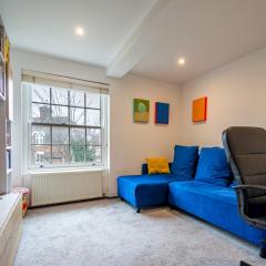 Perfectly Located Stylish House w Parking - Pass the Keys