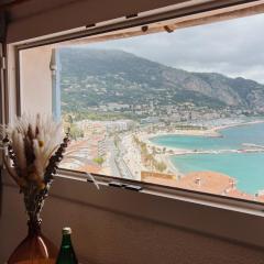 Appartement 2 pièces vue mer dans le quartier historique de Menton