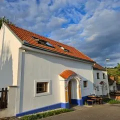 Pod vinohradem - apartmány & vinné sklepy