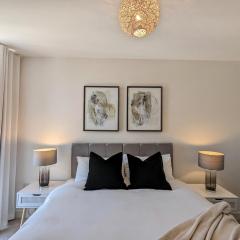 Number 43 Elite Apartment - Top Floor - Free Parking
