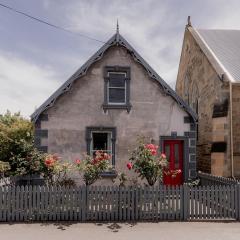 The Cutest Cottage In Town - South Hobart