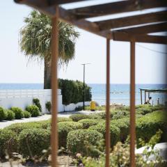 Searenity Seafront house - 50m from the beach