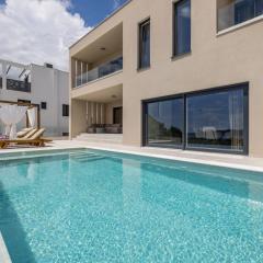 New Villa Coco Maison with heated infinity pool