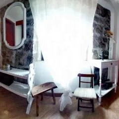 Historic Stone House KATI Perfect Family Retreat With Garden BBQ And Picturesque Landscapes
