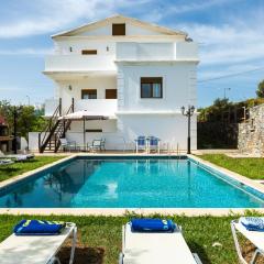 Villa Eleftheria: 5 bedroom villa with Pool & Jacuzzi in Panormo!