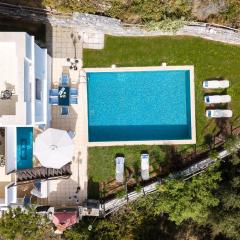 Villa Eleftheria: 5 bedroom villa with Pool & Jacuzzi in Panormo!