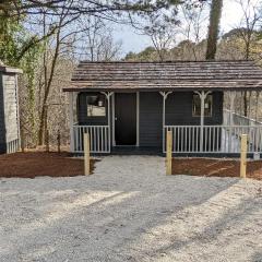 Adventure Cabin 5 - King w Private Hot Tub