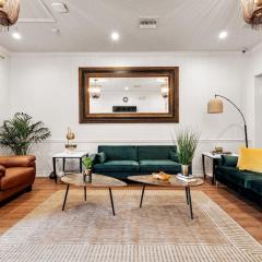 Banana Leaf Villa-Marley Junior Suite with Living Room
