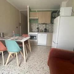 2 rooms with your feet in the water