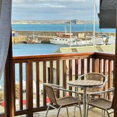 Penthouse 3 - Spacious Harbourside Apartment with Stunning Sea Views