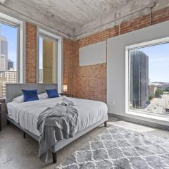 Stunning Downtown Apartment with Pool, Laundry, Parking