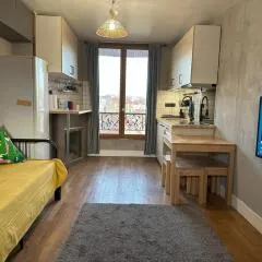 Appt 5mins to Paris Gare de Lyon with terrace
