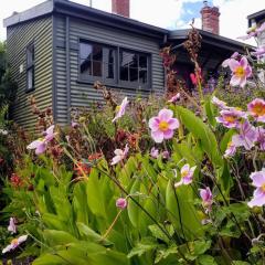Tranquil Garden Cottage - South Hobart
