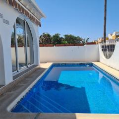 As056 Casa Amira - a modern house with pool