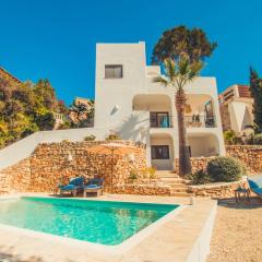 Villa La Quinta Blanca by Abahana Villas