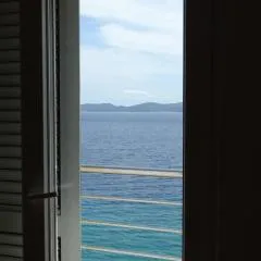 6-pax Apartment ON THE BEACH - TOP Floor, Great sea view, Parking ensured