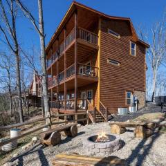 "Swimming In Views" in a 4 Bedroom Mountaintop Pool Cabin