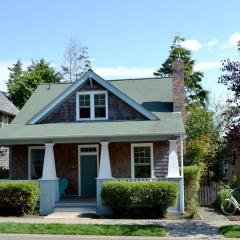 Grandma Dorothys Cottage by Seabrook Hospitality