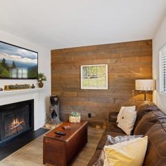 Beary Convenient is a Newly Renovated King Suite Condo in the heart of Gatlinburg with pools