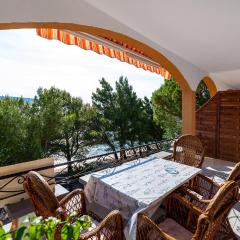 Beach Front Apartment In Rovanjska