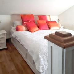 One bedroom apartement with city view balcony and wifi at Galway 1 km away from the beach