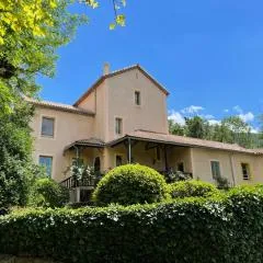 Villa Aulan, Luxe et Repos au Château des Gipières
