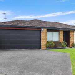 Botany Bliss l Beautiful 4Bed Family Friendly Home