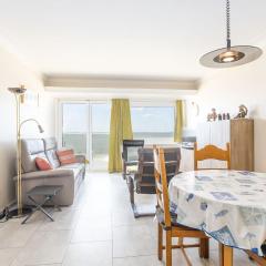 Apartment with sea view and shared pool