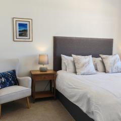 Courtside Views Empire Apartment