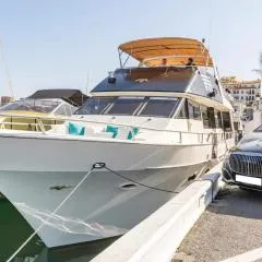 Live on a luxury 65ft yacht in Duquesa- Estapona