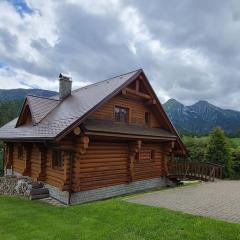 Cozy 4-Bedroom Chalet, Stunning Mountain Views