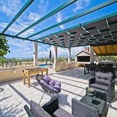 Secluded vacation house Bračuta with swimming pool