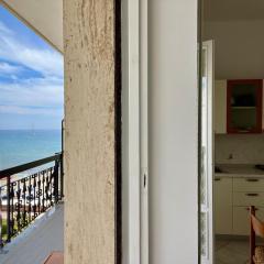 Appartemento sul Lungomare by Tempovacanza