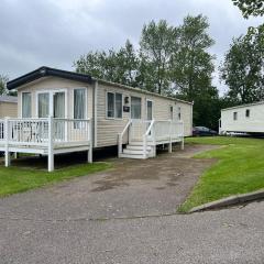 Modern Caravan With Decking At Haven Hopton-on-sea Ref 80032m